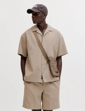 Jack & Jones - Camisa de hombre tipo resort en tejido dobby - jack & jones - FashionsVida