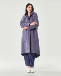 Cappotto lungo color lilla effetto lana cotta con cappuccio e fondo sul retro più lungo
