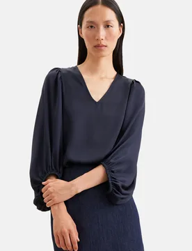 Satiniertes Blusenshirt mit V- Ausschnitt Blau 50 - Seidensticker - FashionsVida