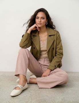 Blusa a coste con scollo in pizzo - beige