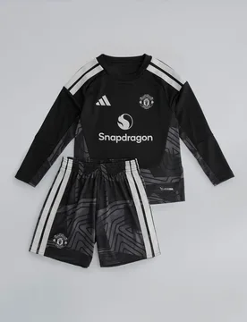 Manchester United Kids 26/27 Home Goalkeeper Mini Kit Black 18-24M - Adidas - FashionsVida