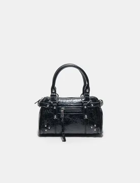 Umhängetasche mit Nieten Schwarz OS - Stradivarius - FashionsVida