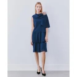 Vestido corto multicapas sin manga con capelina estampada