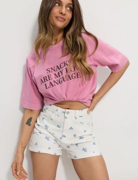 Shorts mom in denim a vita alta con stampa floreale - panna