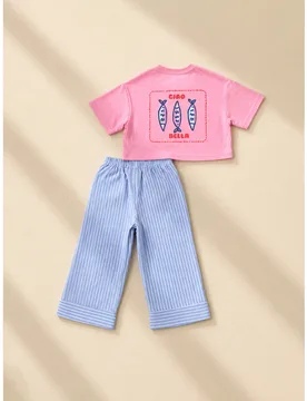 Conjunto coordinado de camiseta corta con gráfico "Ciao Bella" y culotte de pierna ancha a rayas para el verano - Shein - FashionsVida