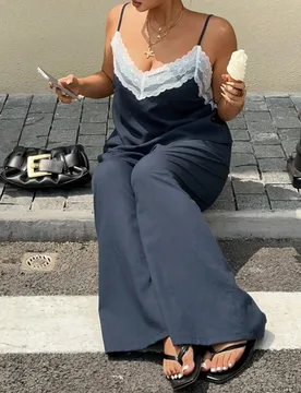 Conjunto de camiseta de tirantes y pantalones casuales con parches de encaje de colores contrastantes, estilo vacacional, pijama de primavera/verano p - Shein - FashionsVida