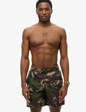 Superdry Men's Sportswear 43,2 cm Badeshorts mit Logo Grün - Größe: L - 49.99 - FashionsVida