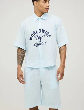 Herren Überfärbtes Seersucker-Set Mit Print - Oversized Boxy Shirt & Longline Baggy Shorts Light Blue Größe Medium - boohooMAN - FashionsVida