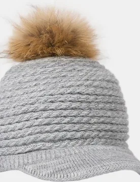 Gorra de punto en beige con pompón de pelo - Navarro - FashionsVida