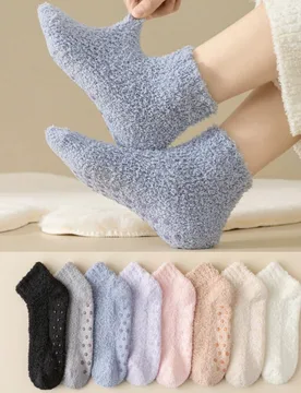 Pares de calcetines de tobillo con forro térmico suave de coral aleatorio antideslizante para mujeres, forro térmico cálido, adecuado para interior - Shein - FashionsVida
