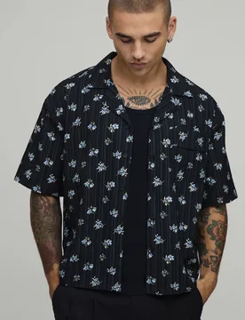 Herren Übergroßes Hemd Mit Strukturiertem Blumendruck Black Größe XS - boohooMAN - FashionsVida