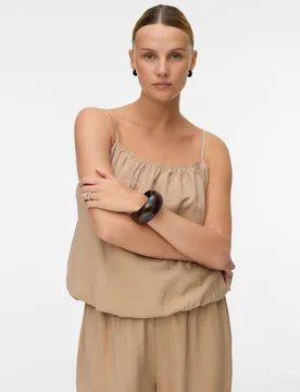 Top de mujer estilo balloon con tirantes ajustables - Vero Moda - FashionsVida