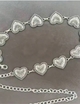 Cadena de cintura con borlas de metal con tono dorado y patrón floral tallado en forma de corazón, estilo vintage desgastado. Cinturón de cintura d - Shein - FashionsVida