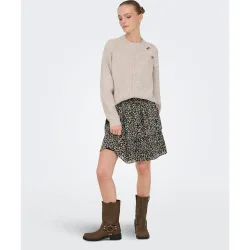 Falda corta estampada con volantes
