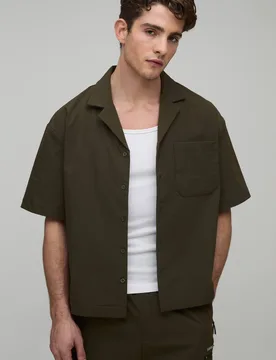 Herren Oversized Revere Technisches Kurzarmhemd Khaki Größe XL - boohooMAN - FashionsVida