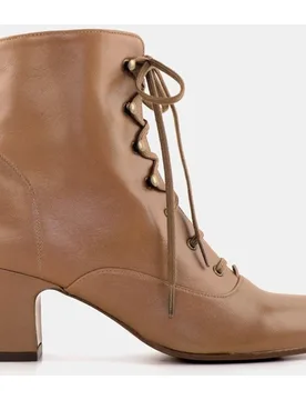 Botin de mujer en piel de caña baja con tacon y con cordones - Chie Mihara - FashionsVida