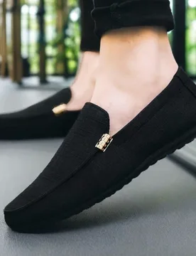 Par de mocasines de moda para hombres, zapatos casuales de unicolor, adecuados para caminar al aire libre a diario - Shein - FashionsVida