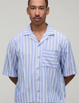 Herren Übergroßes Kurzarmhemd Mit Reverskragen Und Streifenmuster Light Blue Größe Small - boohooMAN - FashionsVida