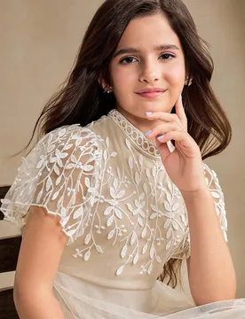 Vestido corto con mangas cortas y cuello de niña preadolescente con elegante estampado floral - Shein - FashionsVida