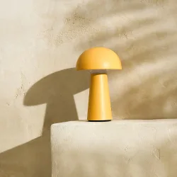 Lámpara de mesa exterior portátil Amaya amarilla