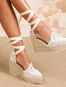 Sandalias de mujer de primavera/verano nuevas con purpurina plateada, ganchillo hueco y suela de lino, zapatos de pescador con hebilla y correa al tob - Shein - FashionsVida