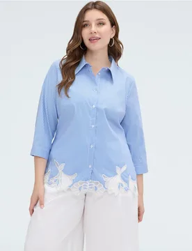 Camisa de mujer de rayas en algodón con detalle de macramé tejido de popelín con aplicaciones de encaje macramé en el bajo - Fiorella Rubino - FashionsVida
