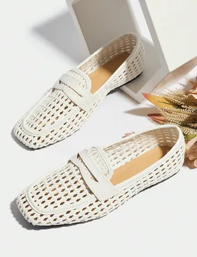 Primavera/Verano Mocasines planos transpirables de estilo vintage para mujer de talla grande, zapatos versátiles de punta cuadrada hueca y sin cordon - Shein - FashionsVida