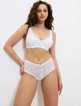 Amourette Lace WHP Wired Half Padded Bra A-E White female - Triumph - FashionsVida