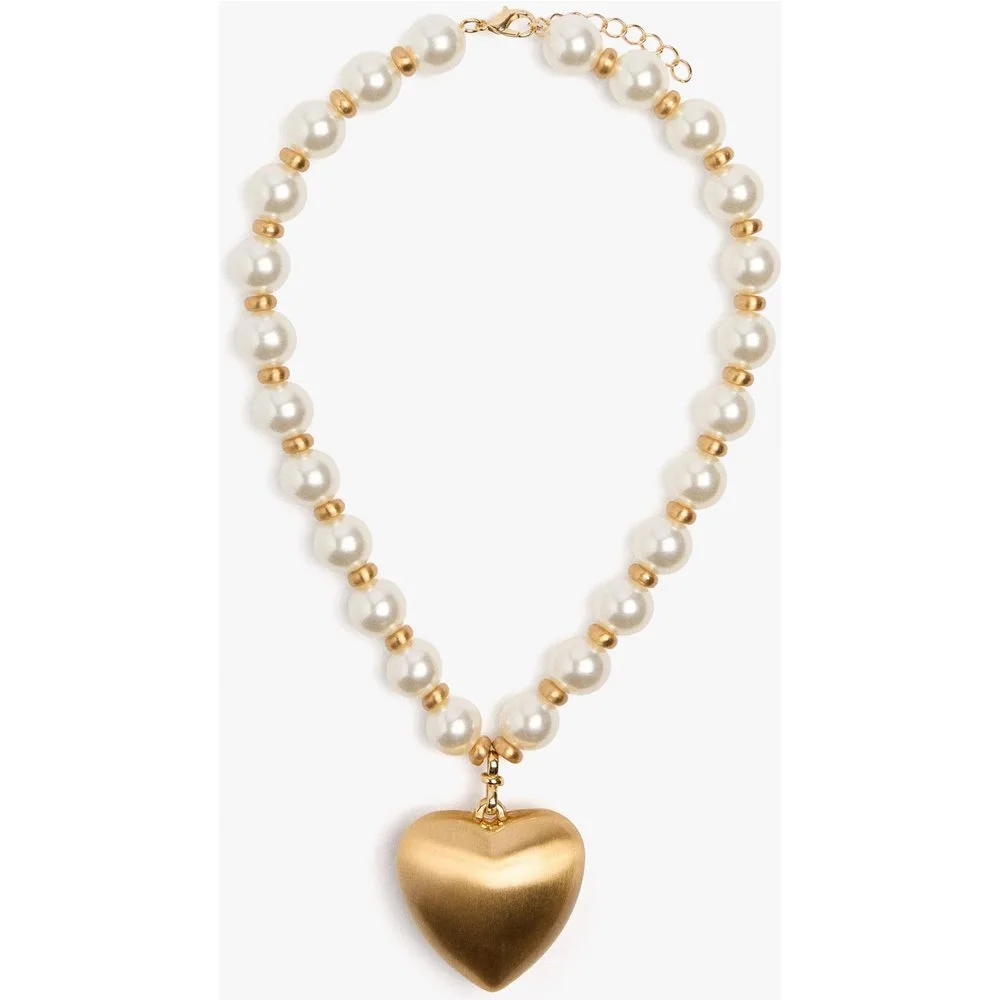 Collar corto con perlas decorativas y corazón decorativo - Parfois - FashionsVida