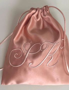 Bolsa de satén: Bolsa de almacenamiento de regalo personalizada bordada a mano, bolsa de viaje con cordón para bolso y billetera, bolsa de maquillaj