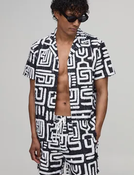Herren Texturiertes Geometrisch Bedrucktes Reguläres Hemd & Entspanntes Shorts-Set Black Größe Small - boohooMAN - FashionsVida