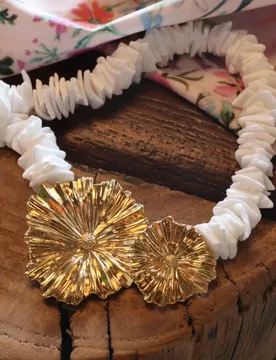 Niche Light Luxury Design Irregular Natural Shell Strand Daisy Charms Necklace Gold-plated Clavicle Chain Holiday Beach Style - Aliexpress - FashionsVida