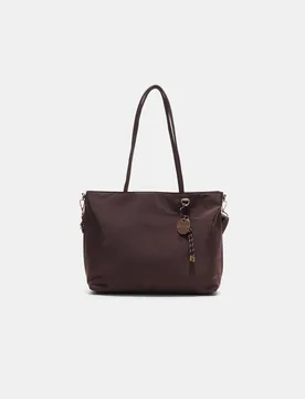 Shopper-Tasche mit Anhänger Braun OS - Stradivarius - FashionsVida