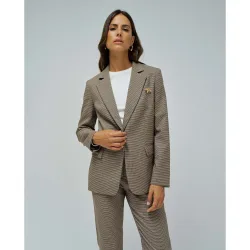 Americana de mujer entallada con estampado de cuadros