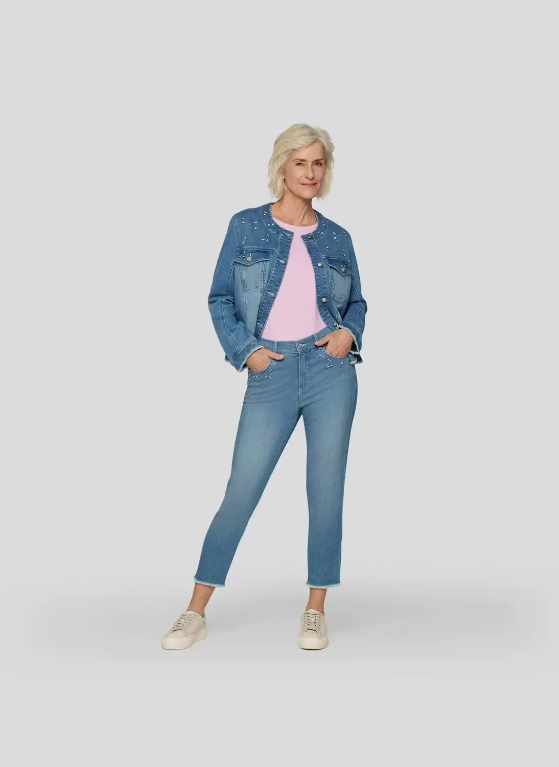 JACKE female - 38 - FashionsVida