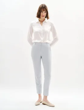 Pantalón pitillo de mujer liso con trabillas en la cintura - Caroll - FashionsVida