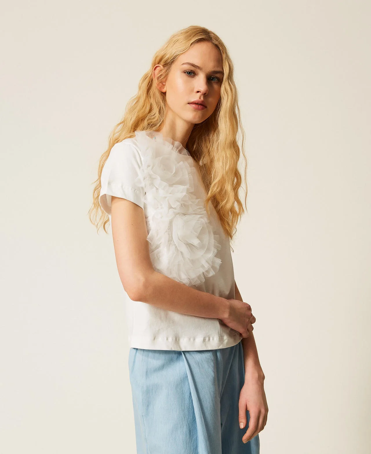 T-shirt regular avec fleurs en tulle - Actitude by Twinset - FashionsVida