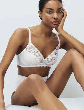 Amelia Lace Non Wired Full Cup Bra (A-E) White female - M&S - FashionsVida