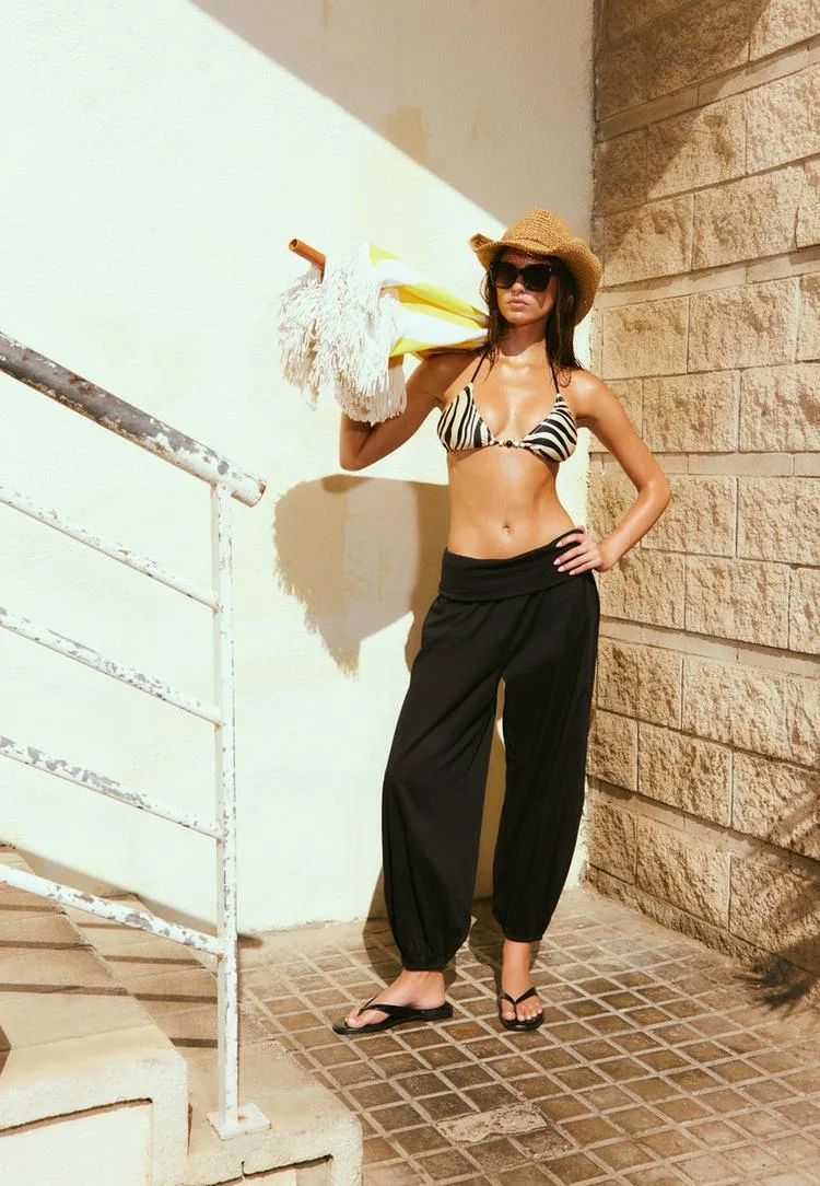Hose mit umgeschlagenem Bund Schwarz S - Stradivarius - FashionsVida