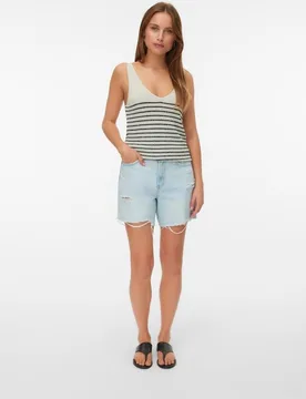 Short vaquero de mujer con bajos deshilachados - Vero Moda - FashionsVida