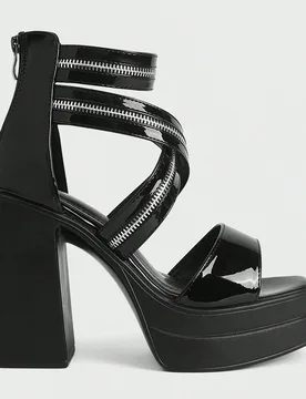 Sandalias de tacón alto con punta cuadrada y abierta, suela gruesa, estilo punk callejero y moda gótica, con decoración de cinturón de dientes de - Shein - FashionsVida