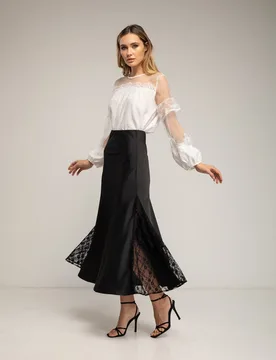 Falda midi de raso tipo A con aperturas laterales y encaje - Tantra - FashionsVida