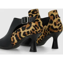 Botines de mujer en piel combinado con efecto animal print