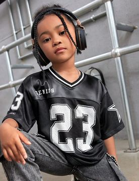 Camiseta informal para niña con ajuste holgado con diseño de parches de tricotado con dígitos y letras