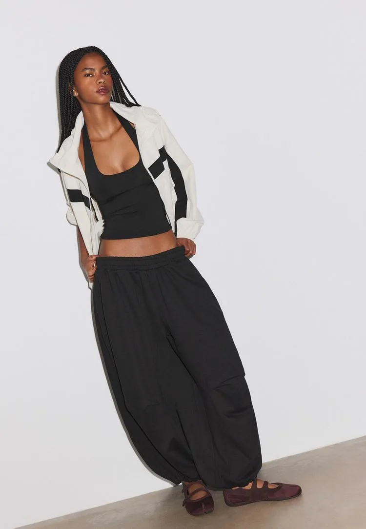 Puffärmel-Jogger mit Stoppern Schwarz M - Stradivarius - FashionsVida