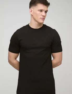 Herren Tall Basic Muscle Fit T-Shirt Black Größe Small - boohooMAN - FashionsVida