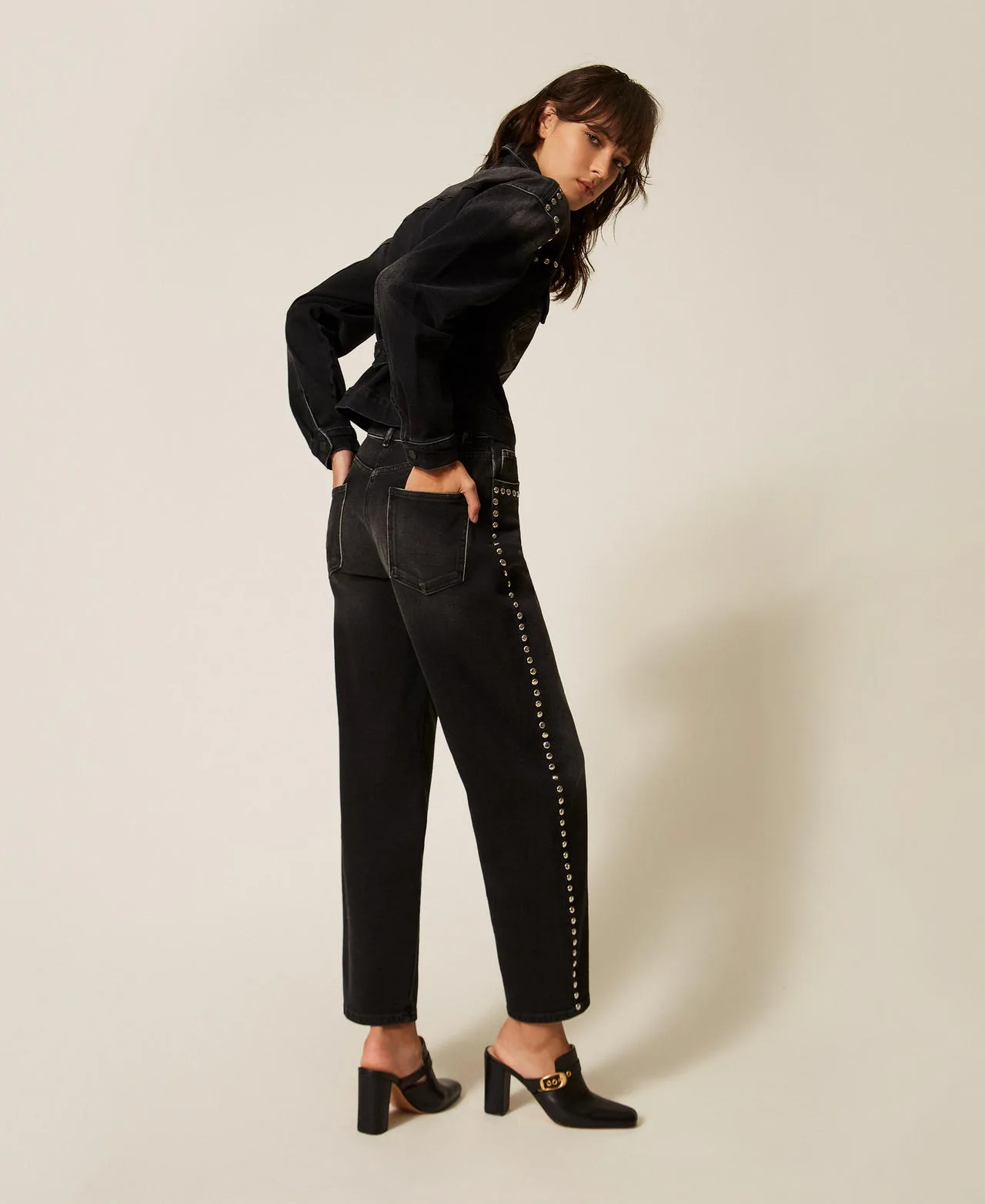 Jean barrel avec cabochons - Actitude by Twinset - FashionsVida