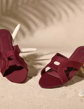Zapatillas planas de mujer con diseño calado en color rojo vino, atuendos de primavera y verano estilo Cottagecore, atuendo de verano - Shein - FashionsVida
