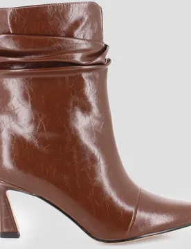 Botines de mujer con puntera afilada y efecto corrugado - Blogger - FashionsVida