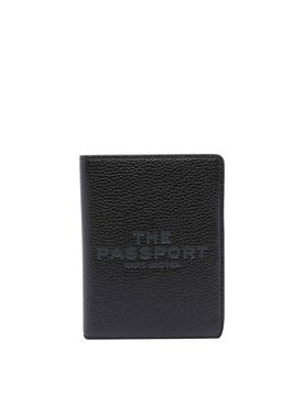 Black il caso del passaporto